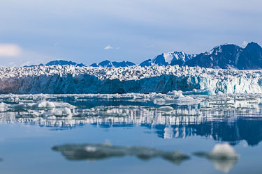 Isbreer - Noen opplevelser fra de mange isbreer på Svalbard Isbreer - Noen opplevelser fra de mange isbreer på Svalbard