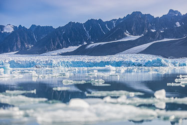 Isbreer - Noen opplevelser fra de mange isbreer på Svalbard Isbreer - Noen opplevelser fra de mange isbreer på Svalbard