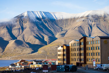 Longyearbyen - Svalbards største tettsted Longyearbyen - Svalbards største tettsted